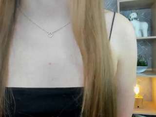 Live webcam model mirthasadhra on Soda Cams