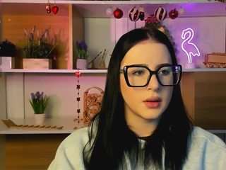 Live webcam model nadin-ni on Soda Cams