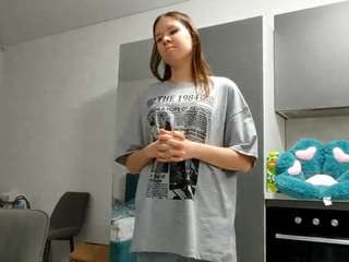 Live webcam model saranbuddle on Soda Cams