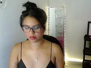 le modèle shawnycarson est en webcam porno dans un show sur le site camsoda, il possède les tags suivants: amateur,average,black hair,blowjob,brown eyes,feet,orgasm,tattoos,teen (18+),young adult,hd,small tits