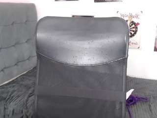 aisha-brunette18 webcam model