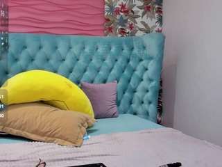 lisabevy, female webcam model,  years old, on live webcam