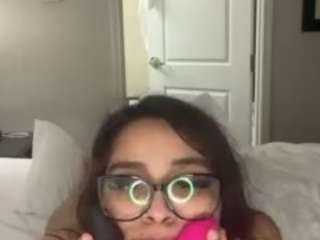 Live webcam model buttercupchikah on Soda Cams