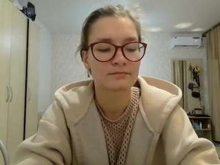 Live webcam model sharronasen on Soda Cams