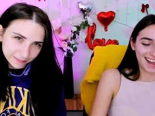 sweetie-chloe's CamSoda show and profile