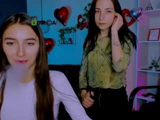 sweetie-chloe's CamSoda show and profile