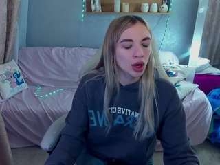 arinawong's CamSoda show and profile