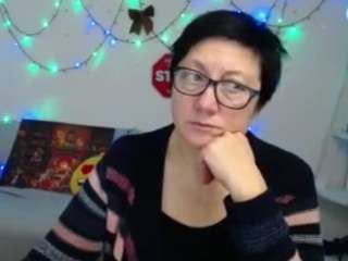 emilyl0ve's CamSoda show and profile