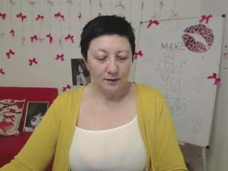 emilyl0ve's CamSoda show and profile