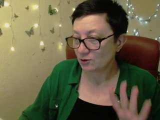 emilyl0ve, female webcam model,  years old, on live webcam