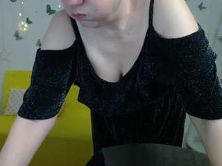 emilyl0ve live cam profile