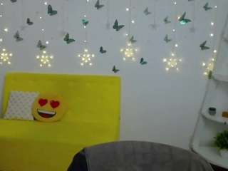 emilyl0ve live cam profile