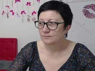 emilyl0ve's CamSoda show and profile