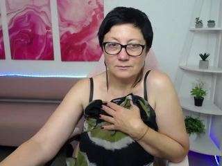 EmilyL0ve live webcam show