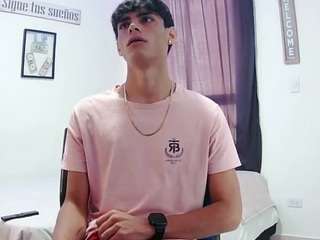 harry24saber Live Webcam on CamSoda