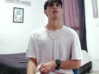 harry24saber Live Webcam on CamSoda