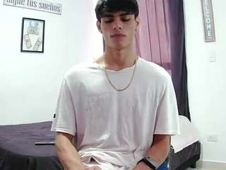 harry24saber Live Webcam on CamSoda