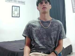 harry24saber Live Webcam on CamSoda