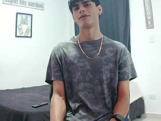 harry24saber Live Webcam on CamSoda