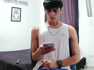 harry24saber Live Webcam on CamSoda