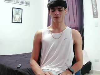 harry24saber Live Webcam on CamSoda