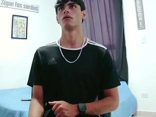 harry24saber Live Webcam on CamSoda