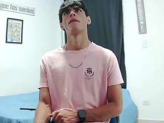 le modèle harry24saber est en webcam porno dans un show sur le site camsoda, il possède les tags suivants: average,brown eyes,cock rating,drinking,gape,handjob,smoking,tattoos,brown hair,hd