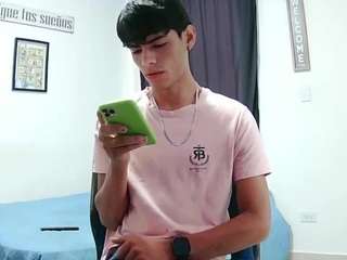 le modèle harry24saber est en webcam porno dans un show sur le site camsoda, il possède les tags suivants: average,brown eyes,cock rating,drinking,gape,handjob,smoking,tattoos,brown hair,hd