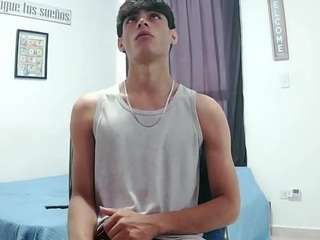 le modèle harry24saber est en webcam porno dans un show sur le site camsoda, il possède les tags suivants: average,brown eyes,cock rating,drinking,gape,handjob,smoking,tattoos,brown hair,hd