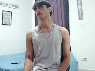 le modèle harry24saber est en webcam porno dans un show sur le site camsoda, il possède les tags suivants: average,brown eyes,cock rating,drinking,gape,handjob,smoking,tattoos,brown hair,hd