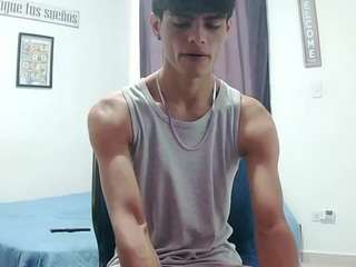 le modèle harry24saber est en webcam porno dans un show sur le site camsoda, il possède les tags suivants: average,brown eyes,cock rating,drinking,gape,handjob,smoking,tattoos,brown hair,hd