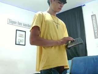 harry24saber Live Webcam on CamSoda