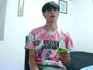 harry24saber webcam model
