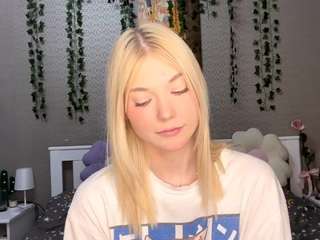 isabellahassan Live Webcam on CamSoda