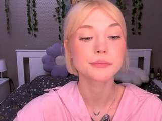 isabellahassan's CamSoda show and profile