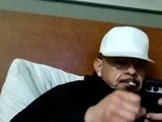 papihasitbigg, male webcam model,  years old, on live webcam