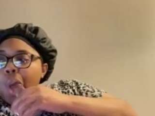 Live webcam model thickshyt on Soda Cams