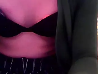 LaraTomb's Live Sex Cam Show