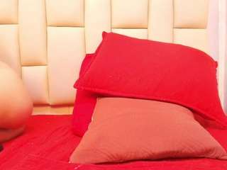 melanie-gale live webcam show