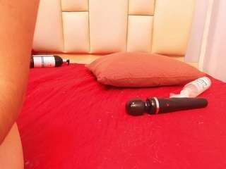melanie-gale live webcam show