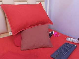 Melanie-Gale live webcam show