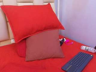 Melanie-Gale live webcam show