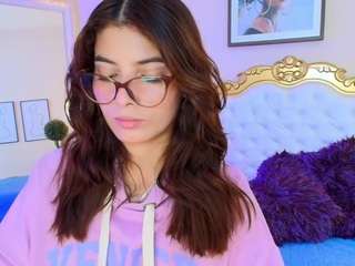 kate-martinez's CamSoda show and profile