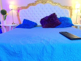 kate-martinez's CamSoda show and profile