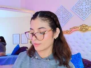 le modèle kate-martinez est en webcam porno dans un show sur le site camsoda, il possède les tags suivants: ahegao,skinny,lingerie,lush,natural,nature,orgasm,role play,squirt,hairy pussy,squirter,striptease,tattoos,tease,tiny tits,twerk,young adult,joi,glasses,amateur