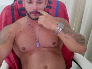 Travissholden live cam preview
