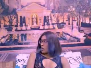 Este modelo está en vivo ahora. indianrebel2luv