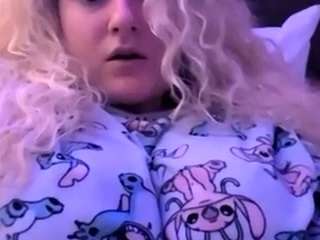 pyjama-titties