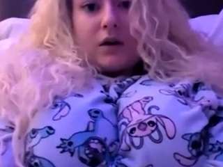 pyjama-titties