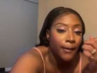 Live webcam model guavabankzz on Soda Cams